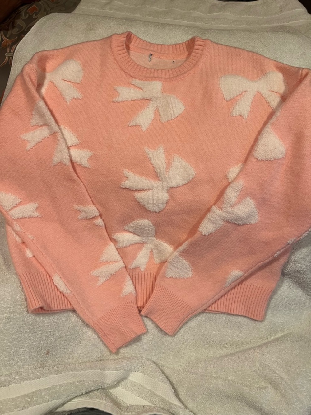 Light Pink Bow-Pattern Crewneck Sweater